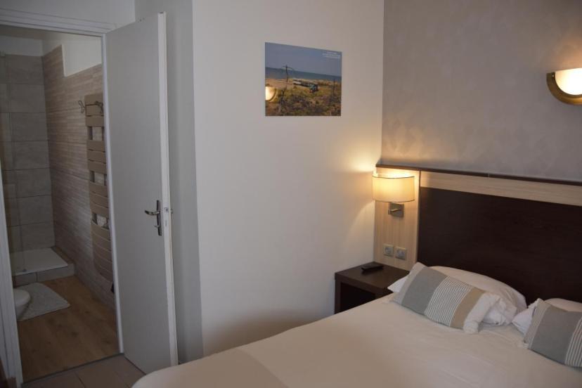Hotel Le Coureau แซ็ง-โทรจง-เลส์-แบ็งส์ ห้อง รูปภาพ